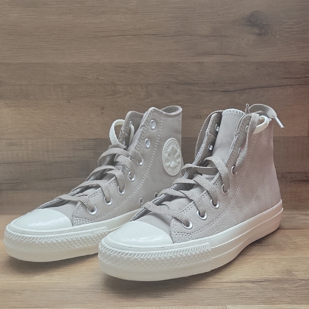 Converse Unisex High-Top Sneakers brand new in the box no lid authentic